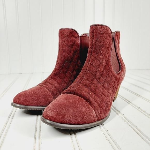 Ciao Bella Red Burgundy Suede Quilted Block Heel Elastic Gore Ankle Boots A995 - Picture 2 of 12